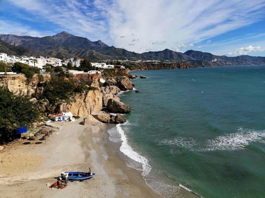 Atico Fresco Y Luminoso Con Aparcamiento Privado Lejlighed Nerja Eksteriør billede